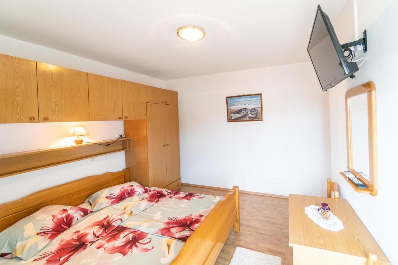 Apartments And Rooms By The Sea Palit, Rab - 5010 Exterior foto