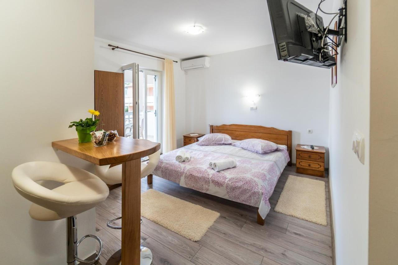 Apartments And Rooms By The Sea Palit, Rab - 5010 Exterior foto