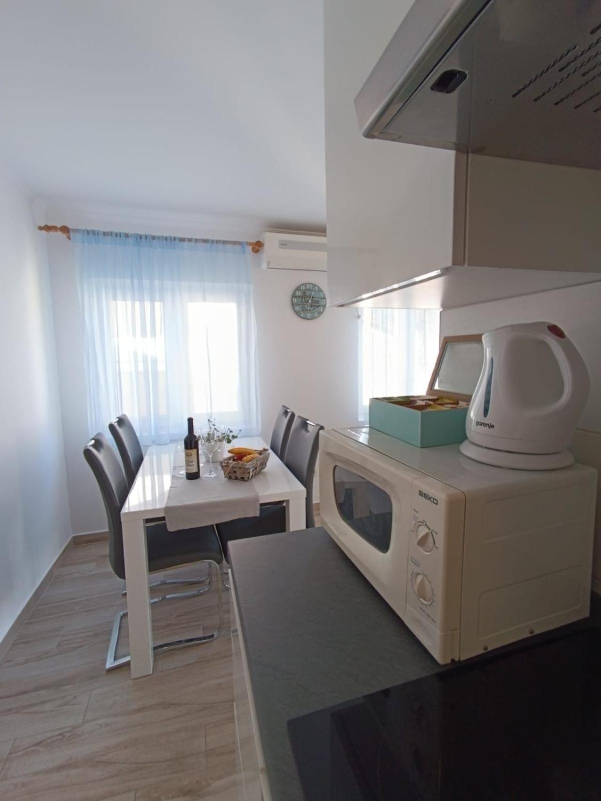 Apartments And Rooms By The Sea Palit, Rab - 5010 Quarto foto